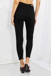 Judy Blue – Mila – Skinny-Jeans in voller Größe mit hohem Bund und Haifischsaum